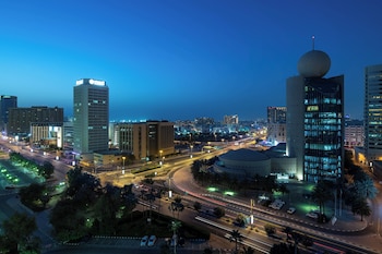 Deluxe Room, 1 King Bed, City View