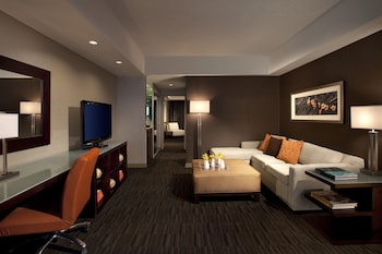 Suite, 2 Double Beds, Pool View