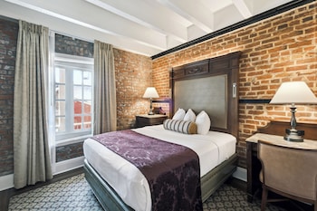 Room, 1 Queen Bed (Petite)
