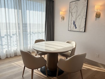 Room, 1 King Bed, Corner