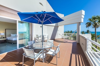 Caribbean Oceanview 1 King with Terrace
