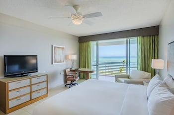 Oceanview 1 King Mobility Access Roll In Shower