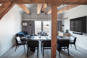 Suite (Conference)