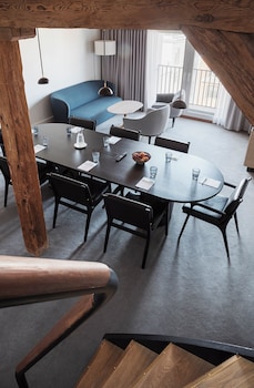 Suite (Conference)