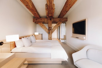Deluxe Room (Waterfront)