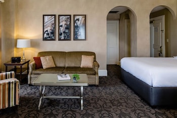 Executive Room, 1 King Bed, Fireplace