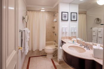 Executive Room, 2 Queen Beds, Fireplace