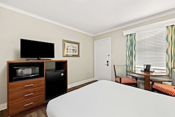 Standard Room, 2 Double Beds, Non Smoking, Refrigerator & Microwave (Pet Friendly)