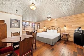 Standard Room, 1 King Bed, Non Smoking, Refrigerator & Microwave
