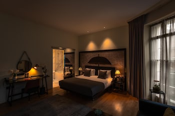 Studio, 1 King Bed (Suite)