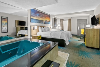 Deluxe Room, 1 King Bed, Smoking