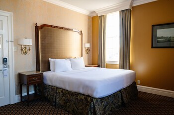 King Room (24/7 Front Desk)