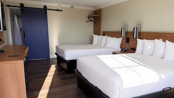 Standard Room, 2 Queen Beds, Non Smoking