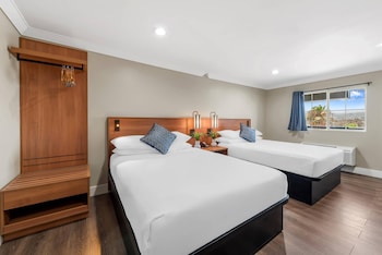 Room, 2 Queen Beds, Accessible, Non Smoking