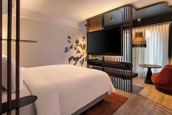 Standard Room, 1 King Bed