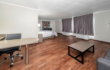 Suite, 1 King Bed, Non Smoking