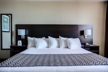 Room, 1 King Bed, Non Smoking (Upper Floor)