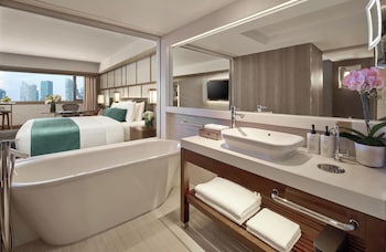 Pacific Club Room Non-Smoking 1 Double Bed Marina View