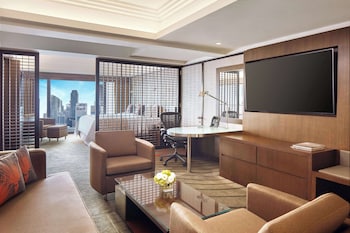 Pacific Club Studio, 1 King Bed, Marina Bay View, Lounge Access, High Floor