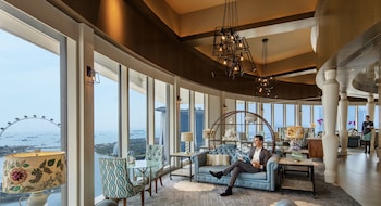 Pacific Club Select Studio, 1 King Bed, Marina Bay View, Lounge Access, High Floor