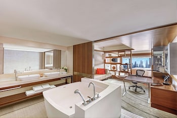 Pacific Club Select Studio, 1 King Bed, Marina Bay View, Lounge Access, High Floor