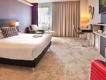 Comfort Room, 1 Queen Bed, Non Smoking (with Single Sofabed;Larger Room)