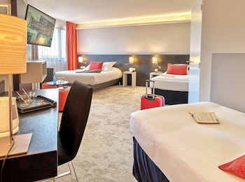 Family Room, Multiple Beds, Non Smoking, Connecting Rooms (Shower Only;Larger Room)