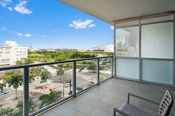 Bay View King with Balcony