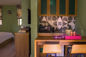 Studio, 2 Queen Beds (Pool House)