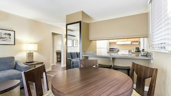 Suite, 1 Bedroom, Kitchen, Ocean View (2 Double Beds and a Sofa bed)