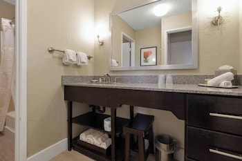 Suite, 1 Bedroom, Kitchen, Ocean View (2 Double Beds and a Sofa bed)