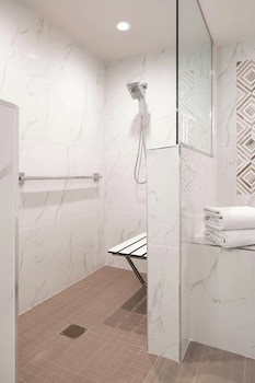 Room, 2 Queen Beds (Mobility Accessible, Roll-In Shower)