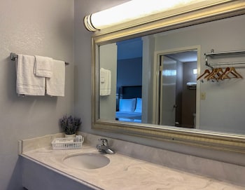 Deluxe Room, 1 King Bed, Non Smoking