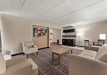 Suite, 1 King Bed, Non Smoking, Kitchenette