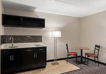 Suite, 1 King Bed, Non Smoking, Kitchenette