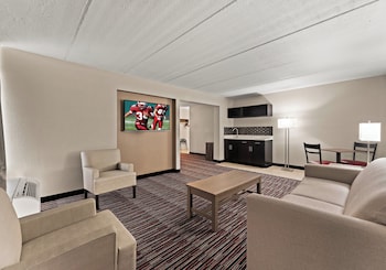 Suite, 1 King Bed, Non Smoking, Kitchenette