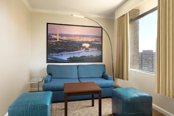 Junior Suite, 1 King Bed, Accessible Bathtub (Communications Accessible)