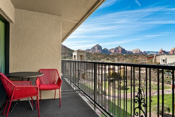 Premium Room, 1 King Bed, Mountain View (Courtyard)