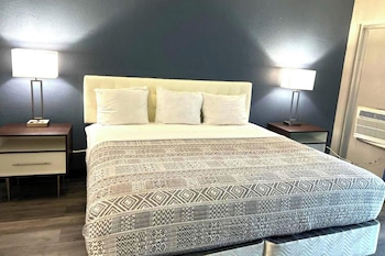 Suite, 1 King Bed, Non Smoking (Jacuzzi Tub)