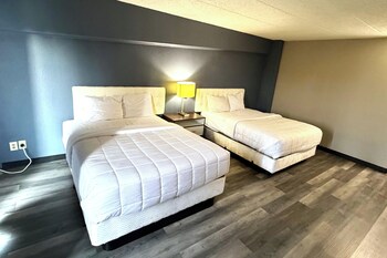Room, 2 Queen Beds, Non Smoking