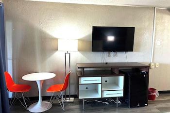 Suite, 1 King Bed, Non Smoking (Jacuzzi Tub)