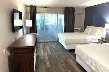 Room, 2 Queen Beds, Non Smoking, Pool View