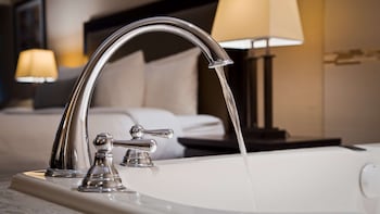 Standard Room, 1 King Bed, Non Smoking, Jetted Tub