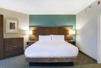 Studio Suite, 1 King Bed, Kitchen