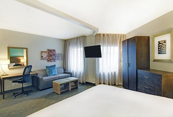 Studio Suite, 1 King Bed, Kitchen