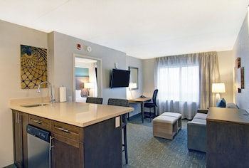 Studio Suite, 1 Queen Bed with Sofa bed, Kitchen (Accessible)