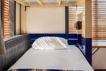 Shared Dormitory (1 Bed in 6 Bed Room)