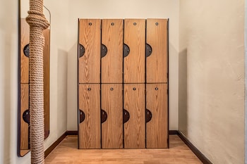 Shared Female Dorm (1 Bed in 8 Bed Room)