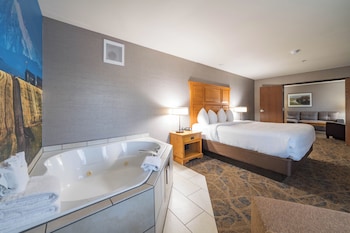 Suite, 1 King Bed with Sofa bed, Jetted Tub (with Sofabed)
