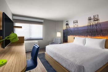Standard Room, 1 Queen Bed, Non Smoking, Refrigerator & Microwave (No Pets in room type)